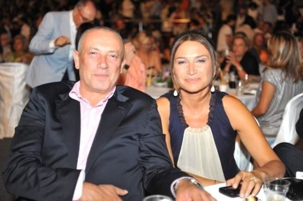 0x0-demet-akbagin-esi-kaza-gecirdi-1552416677373